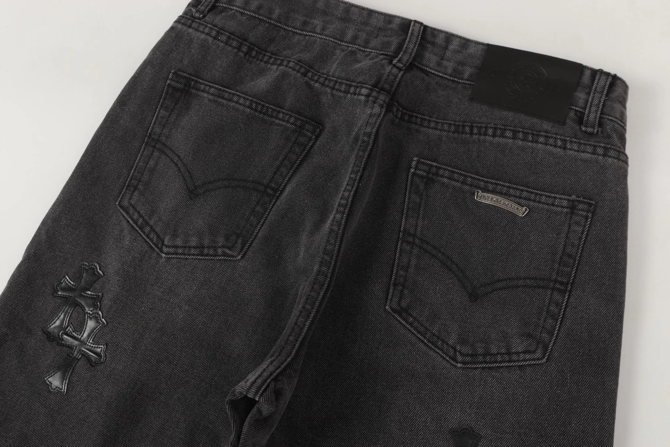 P270 Cross-border model, please do not place an order if you are pursuing quality -Chrome Hearts/Chrome Hearts Cross✝️Applied leather embroidered washed jeans, trousers and casual pants -High weight, high density and high quality. The wool is soft, delicate and skin-friendly. It feels soft and silky. It has excellent warmth and skin-friendly properties. -Size: 28 30 32 34 36